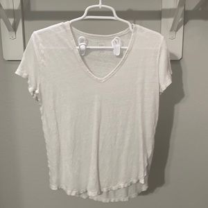 GAP linen v-neck tee in Medium